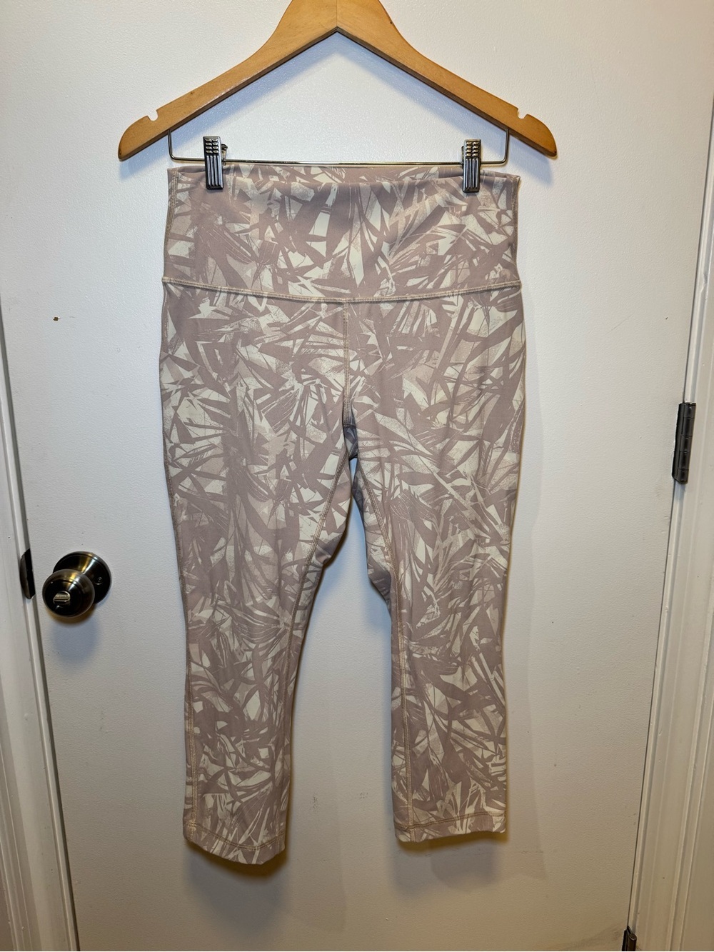 lululemon athletica Pale Taupe and Cream Abstract Crop Leggings